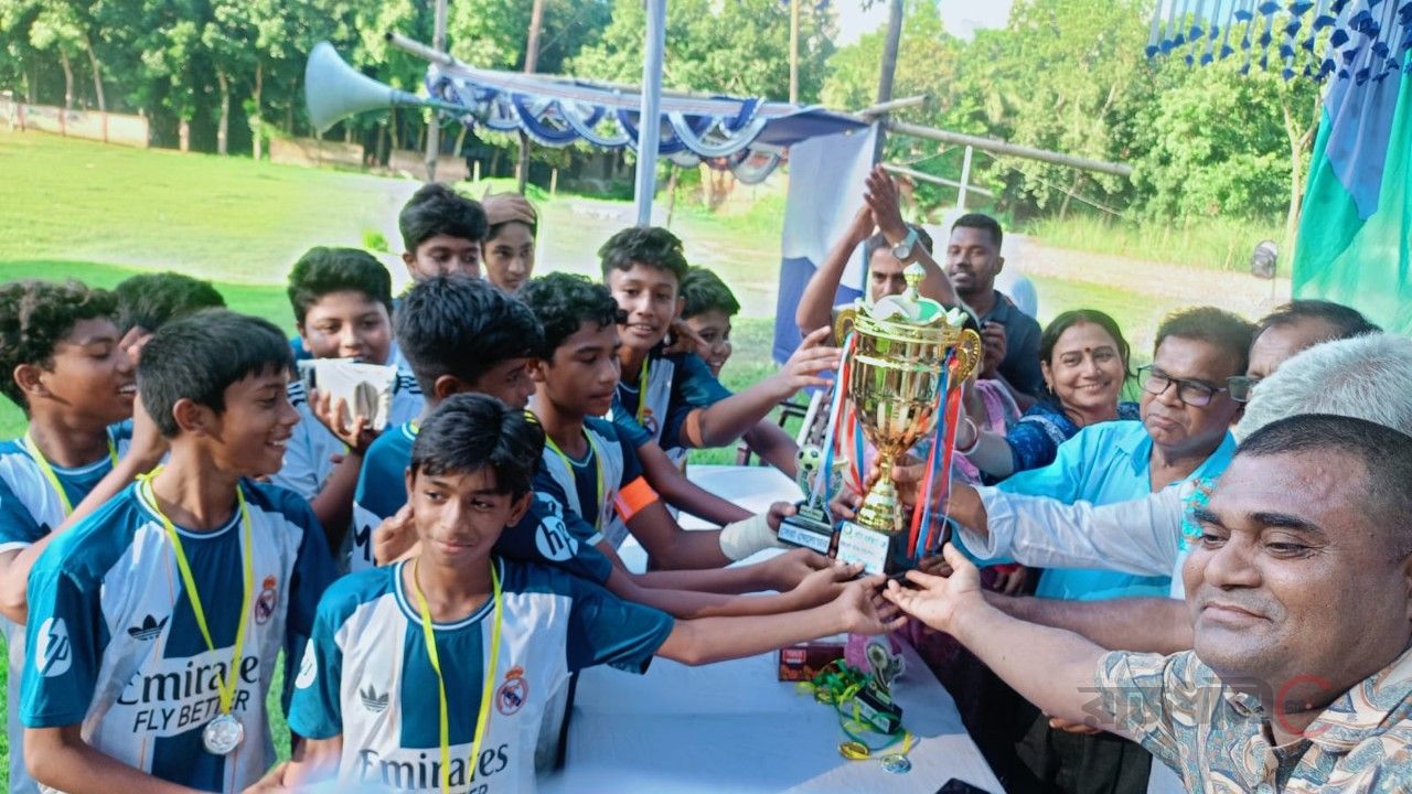 লোটাস কলেজিয়েট স্কুলে ফুটবল প্রতিযোগিতায় চ্যাম্পিয়ন ৭ম শ্রেণি, রানার‌আপ ৮ম শ্রেণি