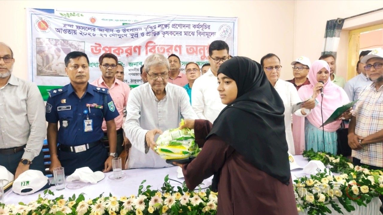 ঠাকুরগাঁওয়ে ১৯০ তুলা চাষির প্রণোদনা, আবাদ বাড়াতে তুলা উন্নয়ন বোর্ডের উদ্যোগ