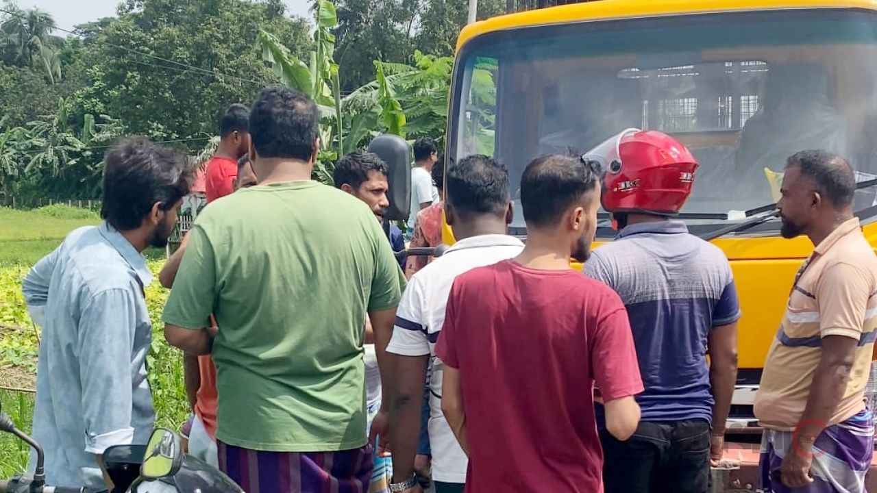 পরীক্ষা শেষে ঘরে ফেরা হলো না দুই বন্ধু, সড়কে ঝরল প্রাণ