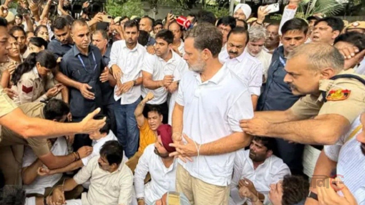 নরেন্দ্র মোদির বাসভবনের সামনে থেকে রাহুল ও প্রিয়াঙ্কা গান্ধী আটক