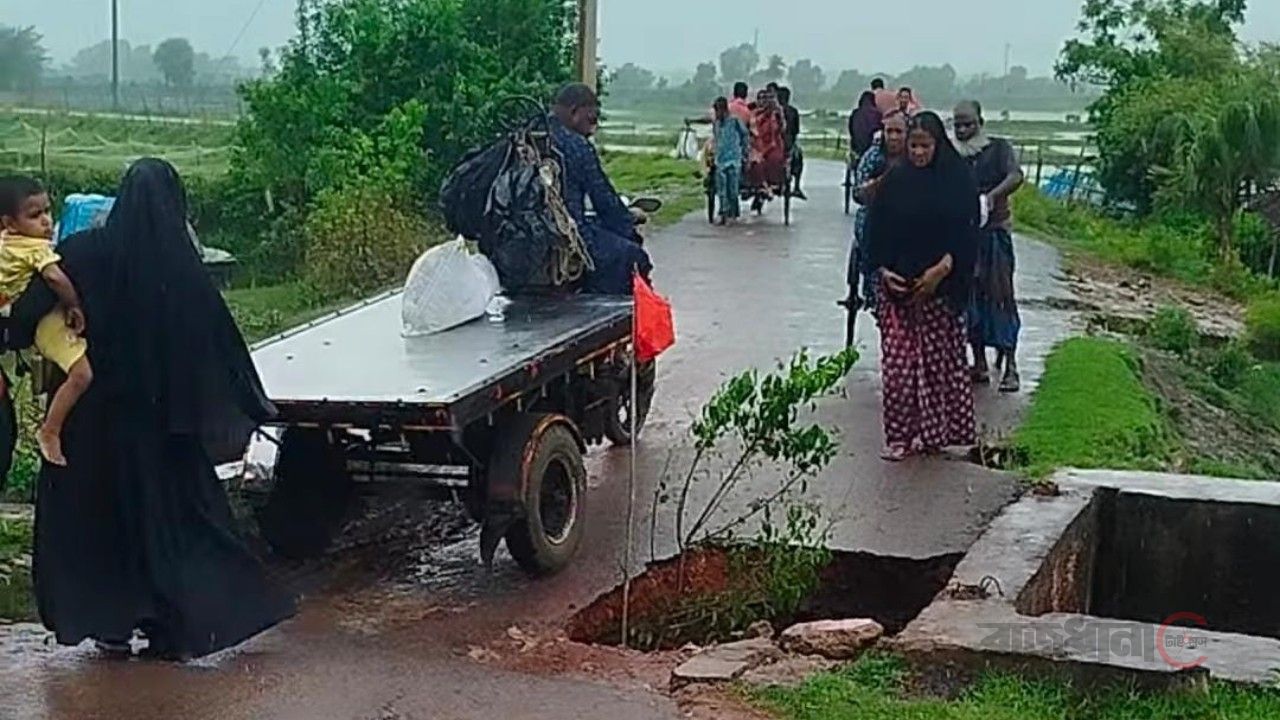 পাইকগাছায় স্লুইসগেটে ভয়াবহ ধস, প্লাবনের আশঙ্কায় তিন ইউনিয়ন