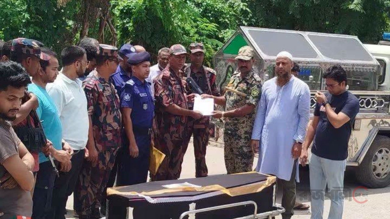 কলকাতার আবাসিক হোটেলে অগ্নিকাণ্ডে নিহত সাতক্ষীরার আলিমুজ্জামানের লাশ হস্তান্তর
