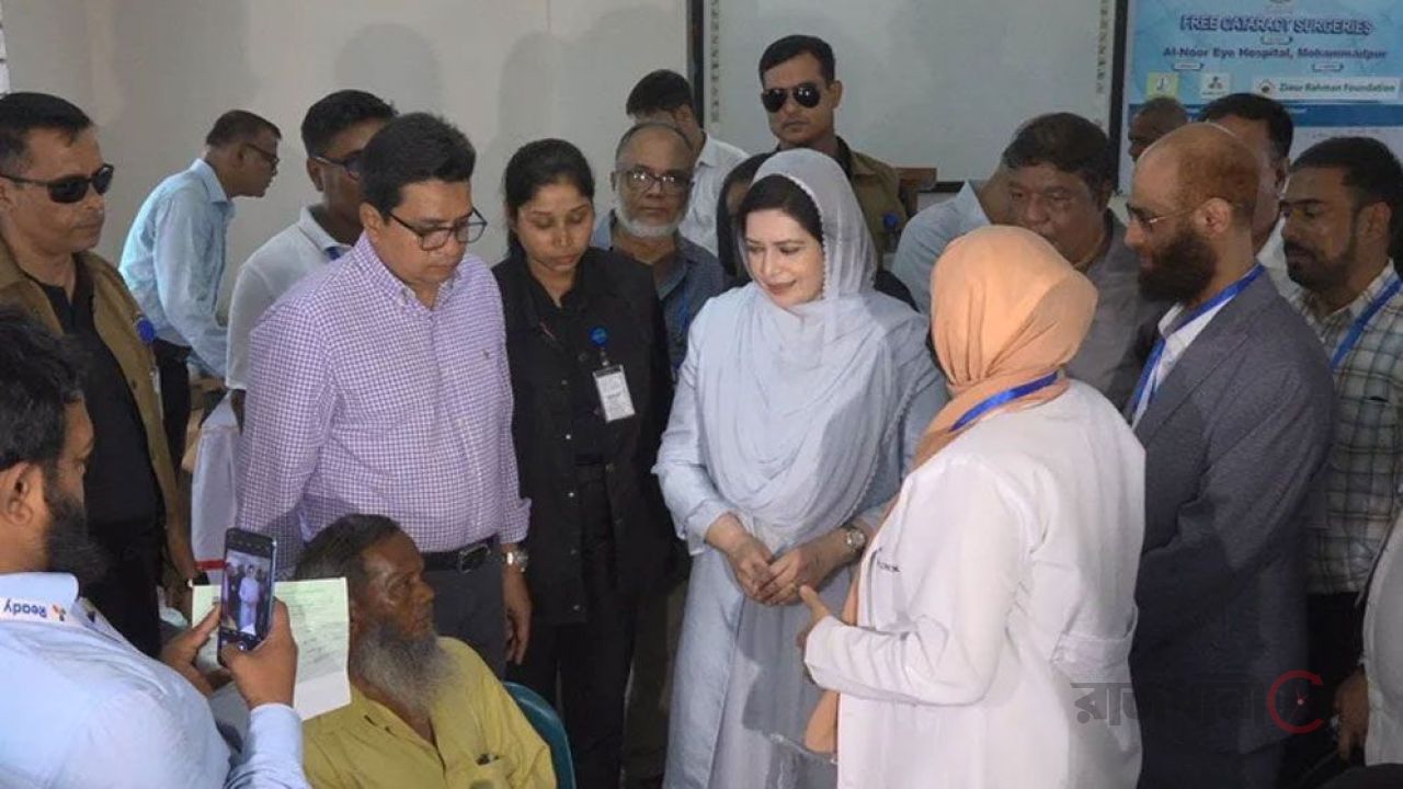 ছানি অপারেশন ক্যাম্প পরিদর্শন করলেন ডা. জুবাইদা রহমান